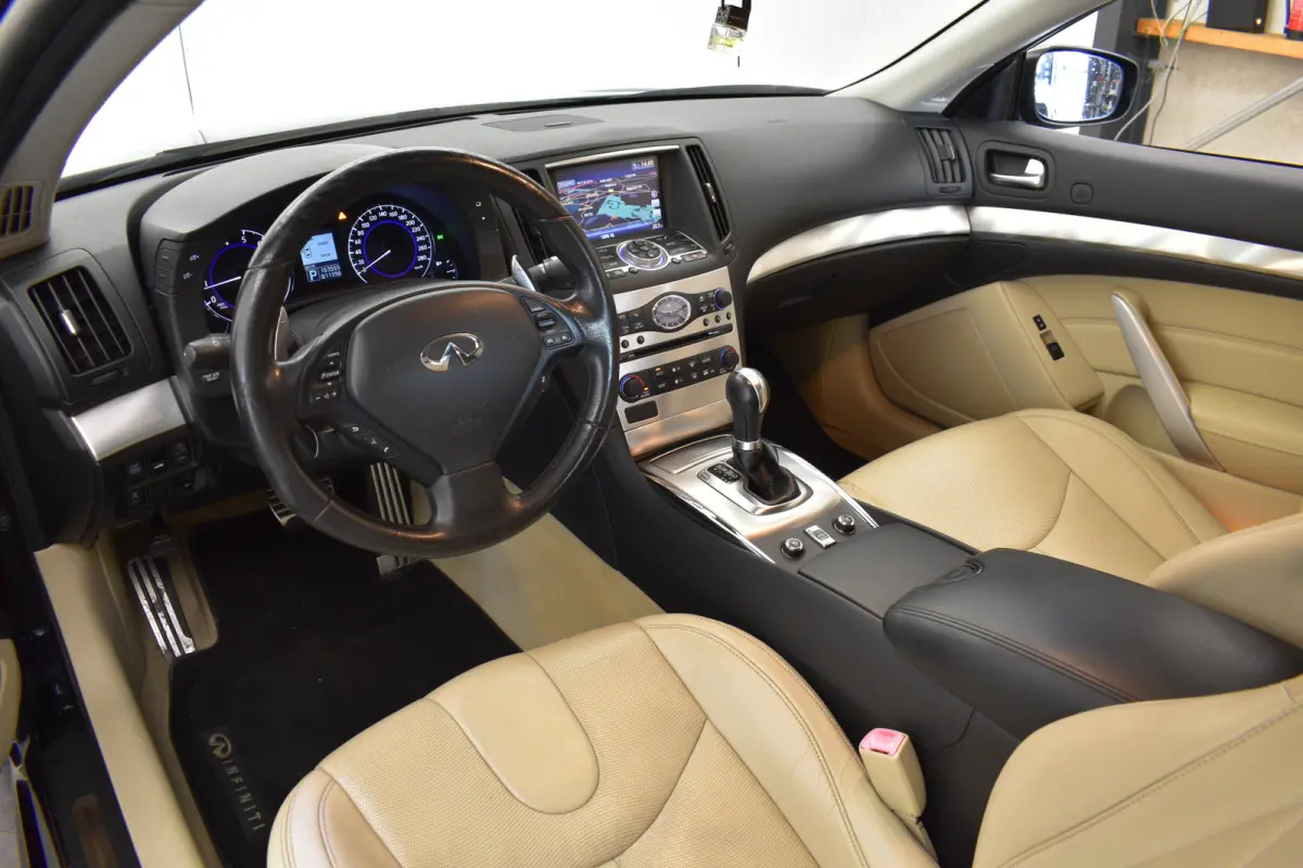 G37 GT Premium Bose Camera  NL Auto