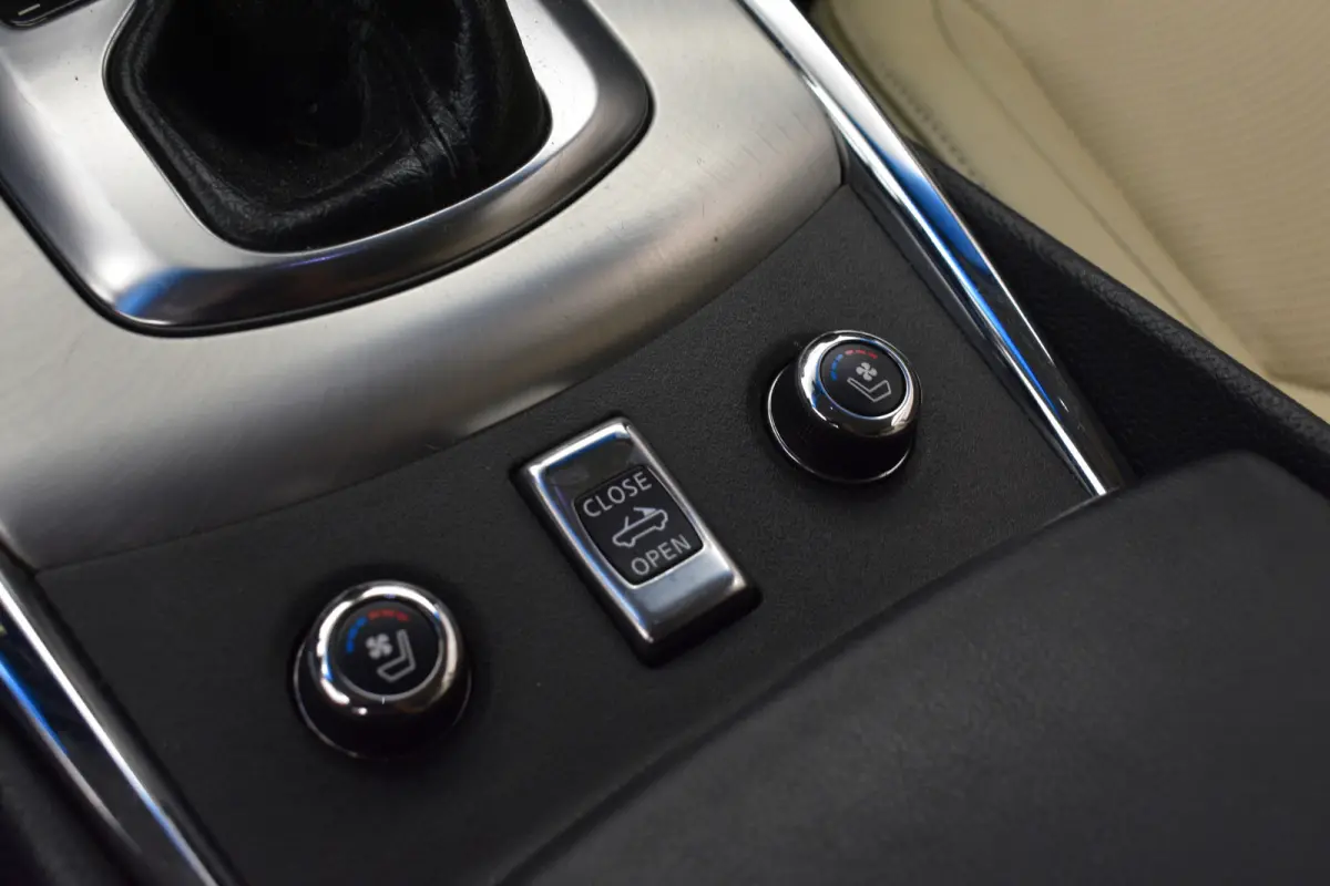 G37 GT Premium Bose Camera  NL Auto