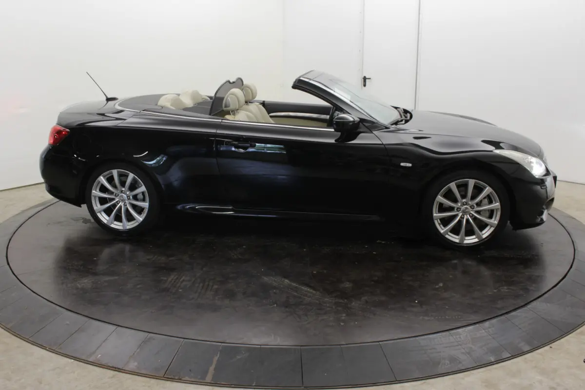 G37 GT Premium Bose Camera  NL Auto