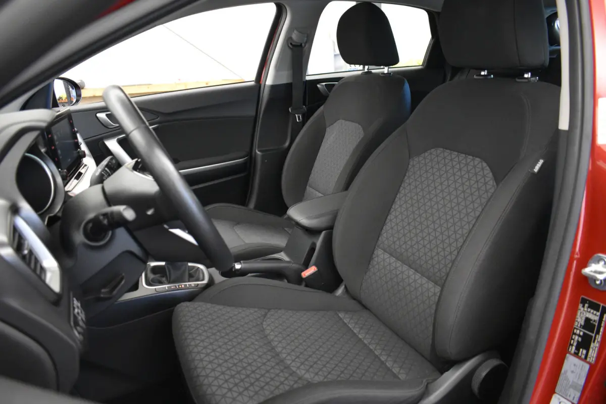 1.0 T-GDi ComfortLine | Camera | CarplayNavi | Stoel\stuur verwarming |