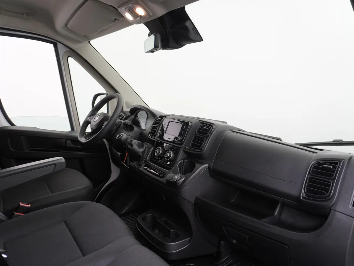 2.2D 120 S&S L2H1 3.0t Opel Movano 2.2D 120 S&S L2H2 3.0t | Parkeer sensoren | Trekhaak |  Parkeer camera