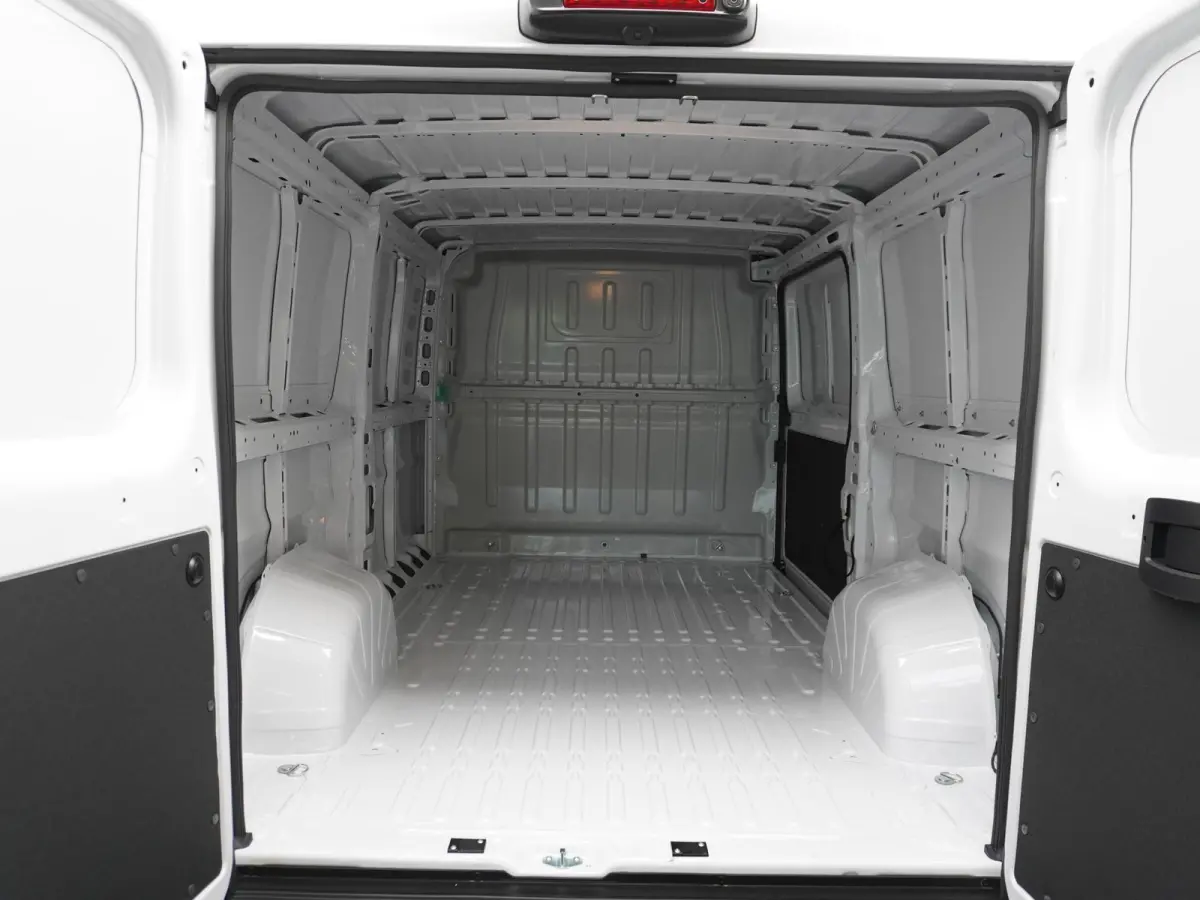 2.2D 120 S&S L2H1 3.0t Opel Movano 2.2D 120 S&S L2H2 3.0t | Parkeer sensoren | Trekhaak |  Parkeer camera