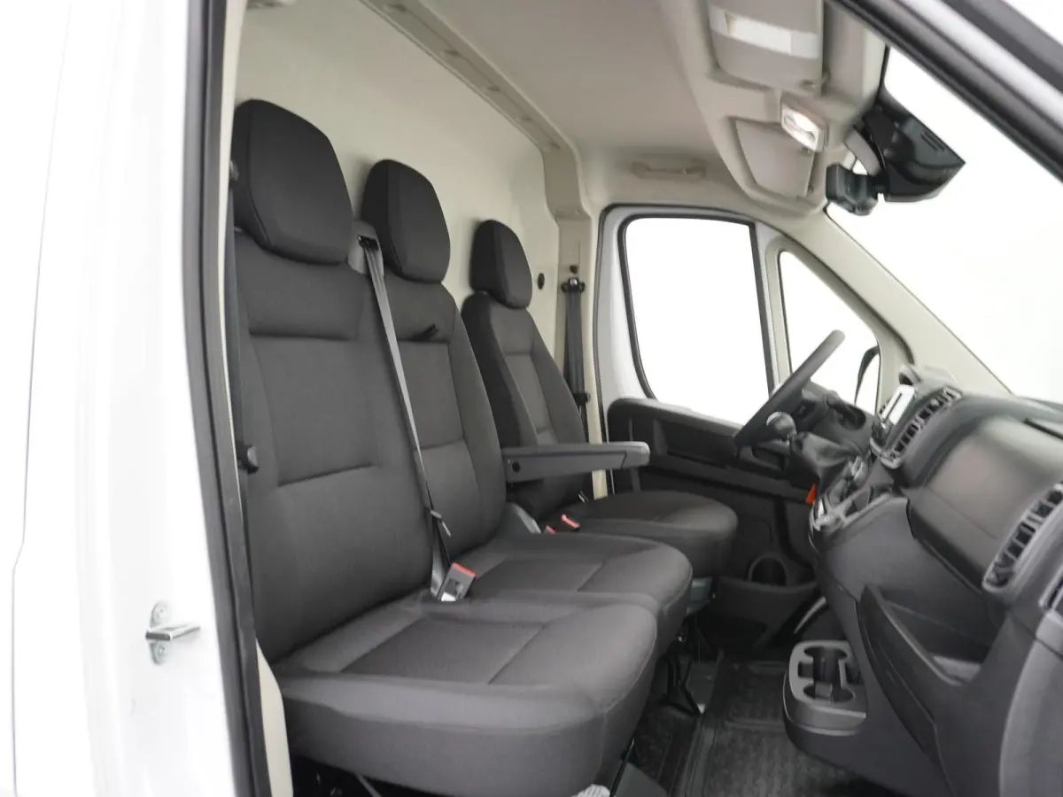 2.2D 120 S&S L2H1 3.0t Opel Movano 2.2D 120 S&S L2H2 3.0t | Parkeer sensoren | Trekhaak |  Parkeer camera