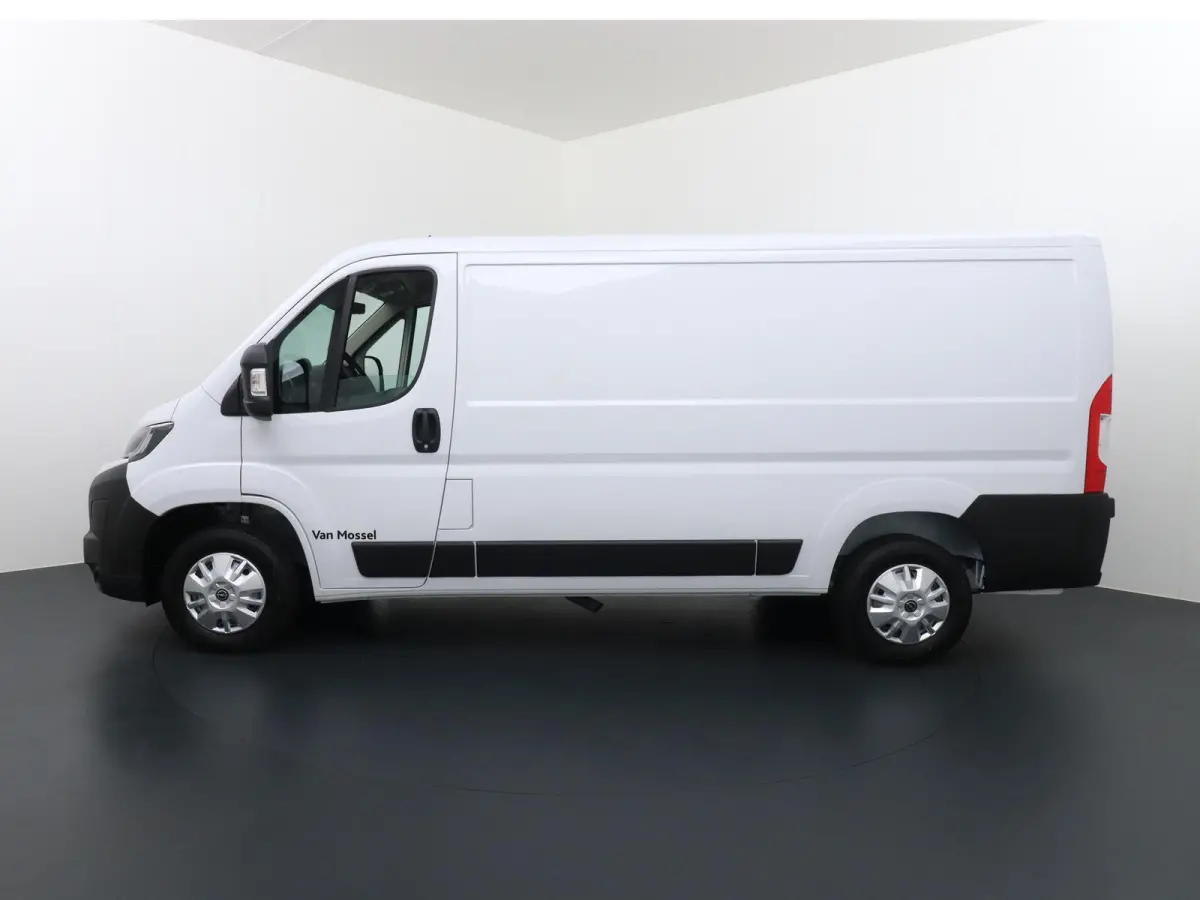 2.2D 120 S&S L2H1 3.0t Opel Movano 2.2D 120 S&S L2H2 3.0t | Parkeer sensoren | Trekhaak |  Parkeer camera