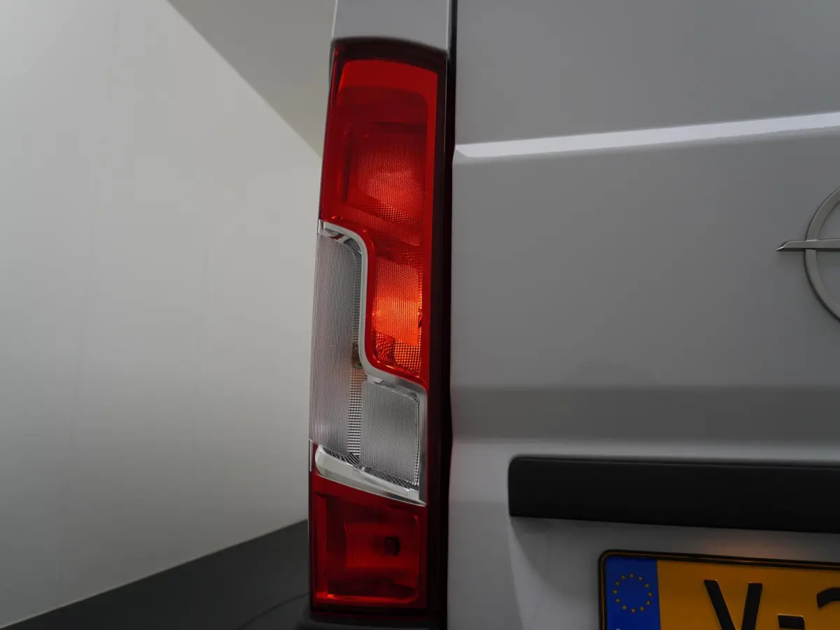 2.2D 120 S&S L2H1 3.0t Opel Movano 2.2D 120 S&S L2H2 3.0t | Parkeer sensoren | Trekhaak |  Parkeer camera