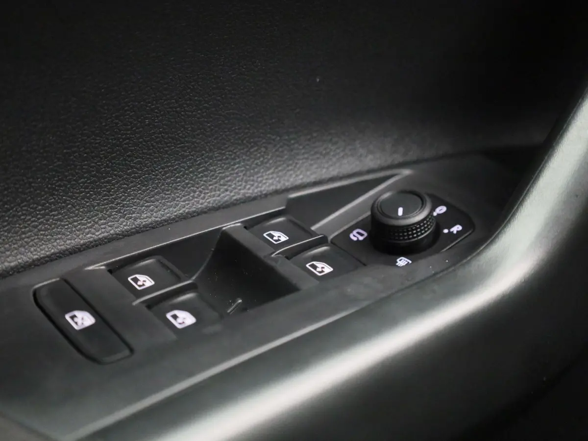 1.0 TSI Life Edition 95 PK | Automaat | Airco | Adaptieve Cruise Control | Lane Assist | Apple Carplay | Parkeersensoren achter | Achteruitrijcamera |