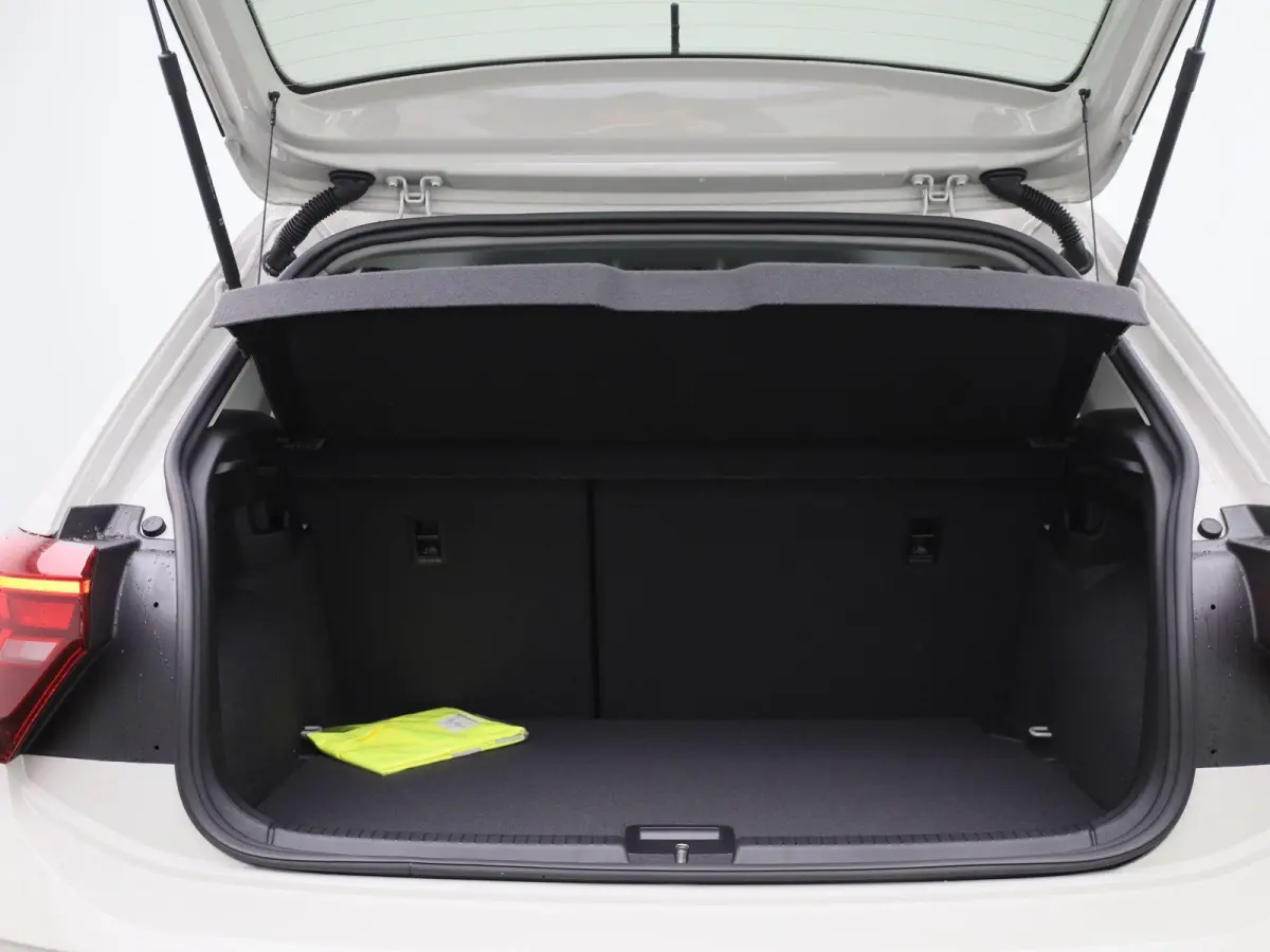 1.0 TSI Life Edition 95 PK | Automaat | Airco | Adaptieve Cruise Control | Lane Assist | Apple Carplay | Parkeersensoren achter | Achteruitrijcamera |