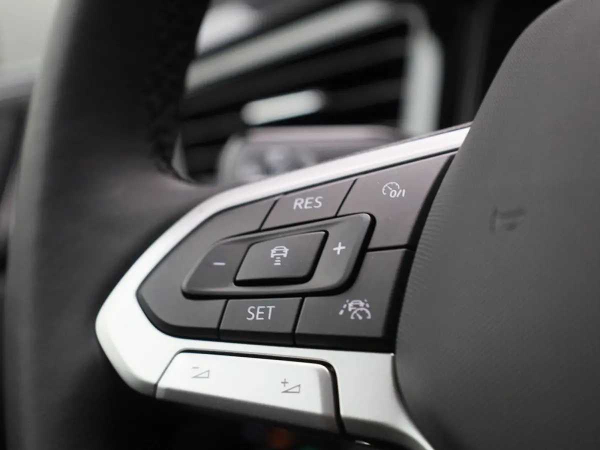1.0 TSI Life Edition 95 PK | Automaat | Airco | Adaptieve Cruise Control | Lane Assist | Apple Carplay | Parkeersensoren achter | Achteruitrijcamera |