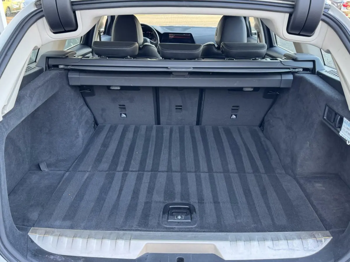 330e High Executive, M-Pakket,Leder,Sportstoelen,Gr.Navi,Led,