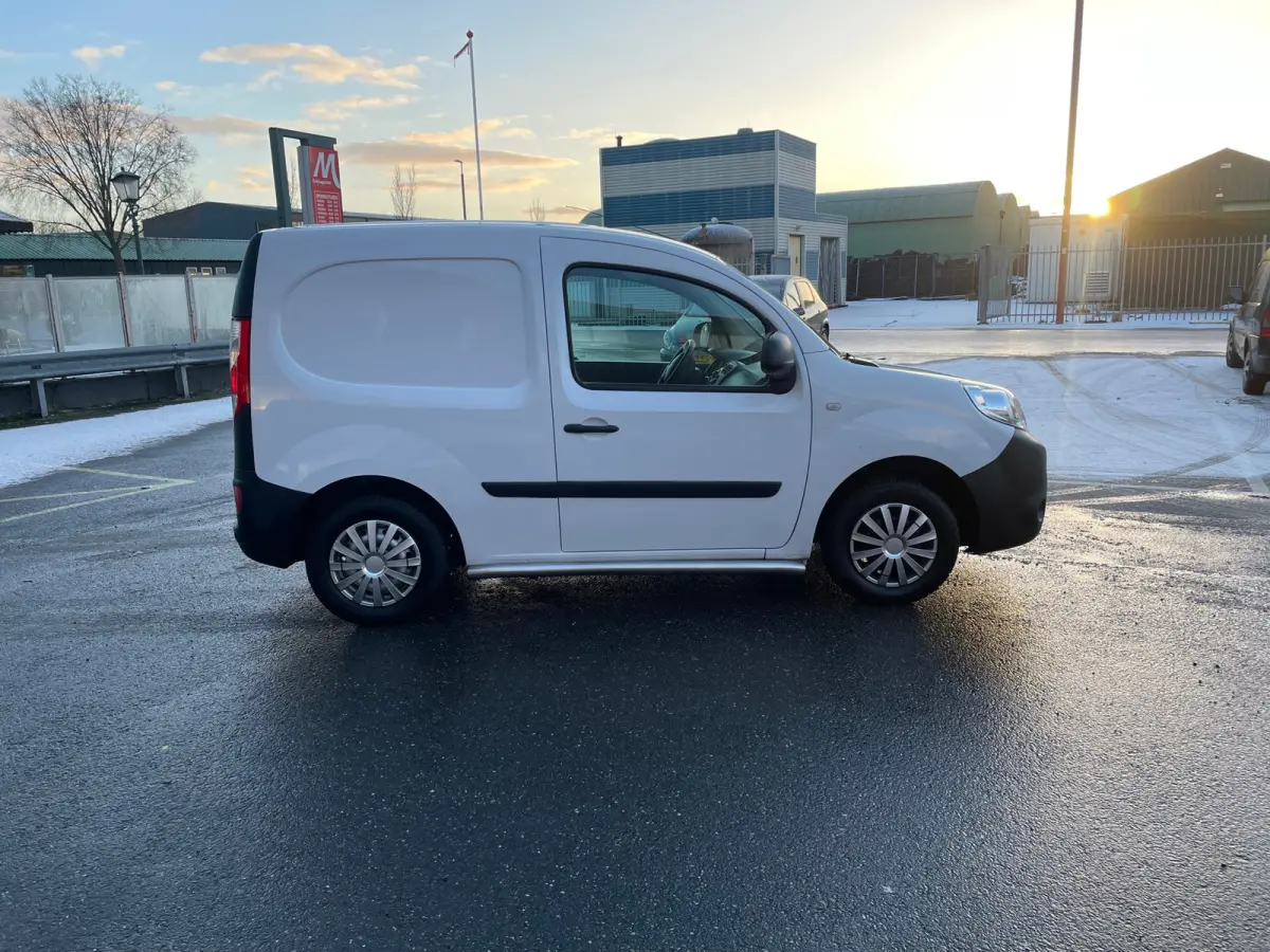 1.5 dCi 75 Energy Comfort Compact NAVI / PDC / ELEC RAMEN /