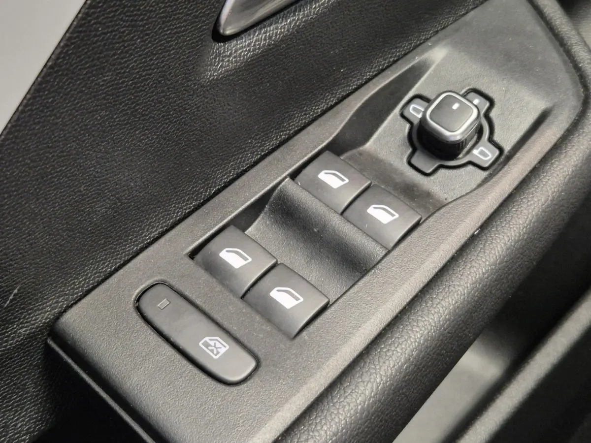 1.2 Turbo Edition | Apple CarPlay / Android Auto | Stoel- en stuurverwarming | AGR Comfortstoel | Parkeersensoren voor en achter |