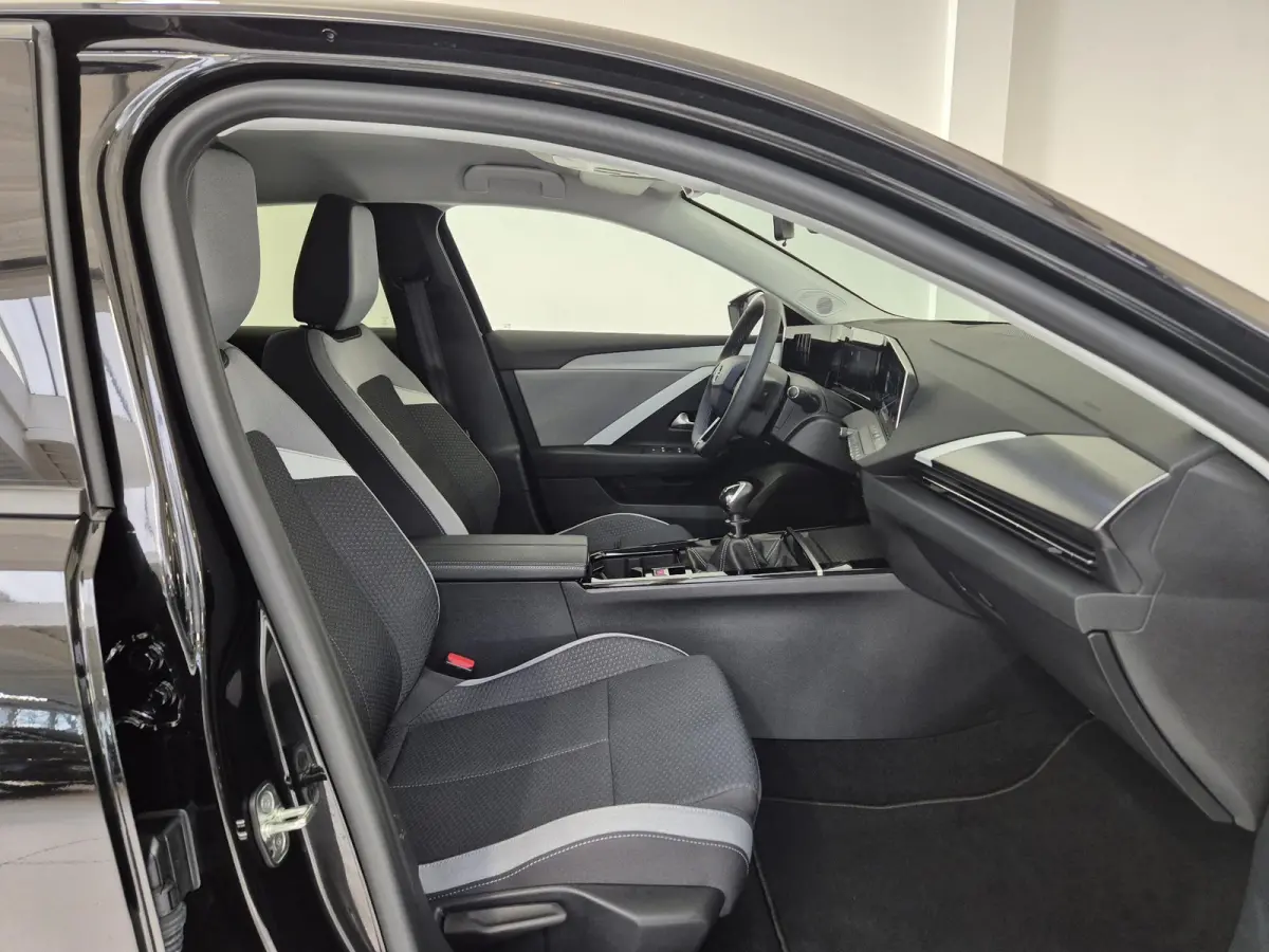 1.2 Turbo Edition | Apple CarPlay / Android Auto | Stoel- en stuurverwarming | AGR Comfortstoel | Parkeersensoren voor en achter |