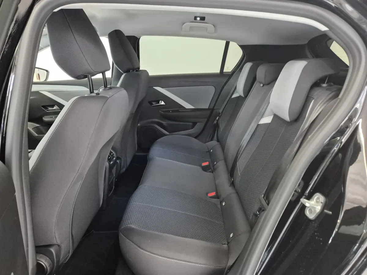1.2 Turbo Edition | Apple CarPlay / Android Auto | Stoel- en stuurverwarming | AGR Comfortstoel | Parkeersensoren voor en achter |