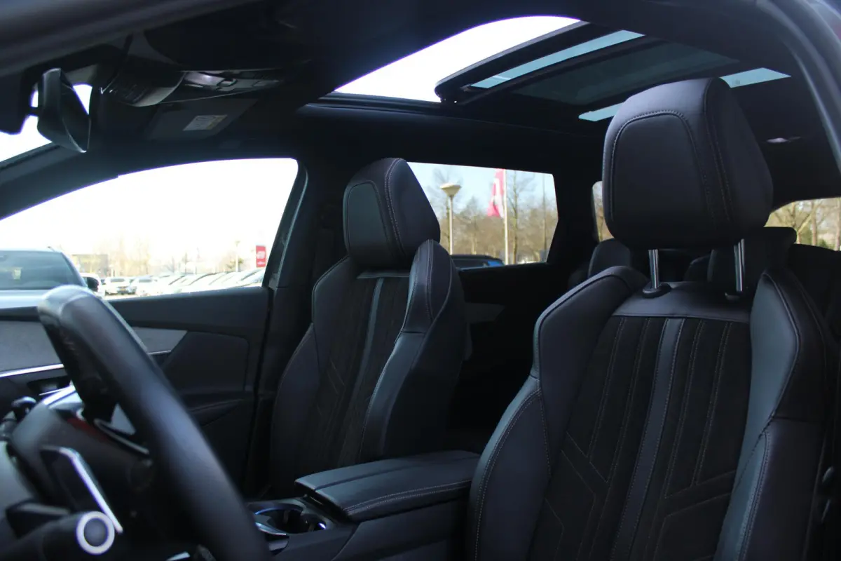 1.2 130PK AUTOMAAT GT PACK BUSINESS | PANORAMISCH SCHUIF/KANTEL DAK | AFNEEMBARE TREKHAAK | ALCANTARA BEKLEDING | FULL LED KOPLAMPEN | FOCAL AUDIO SYSTEM | 19" LICHTMETALEN VELGEN | CLIMATE 