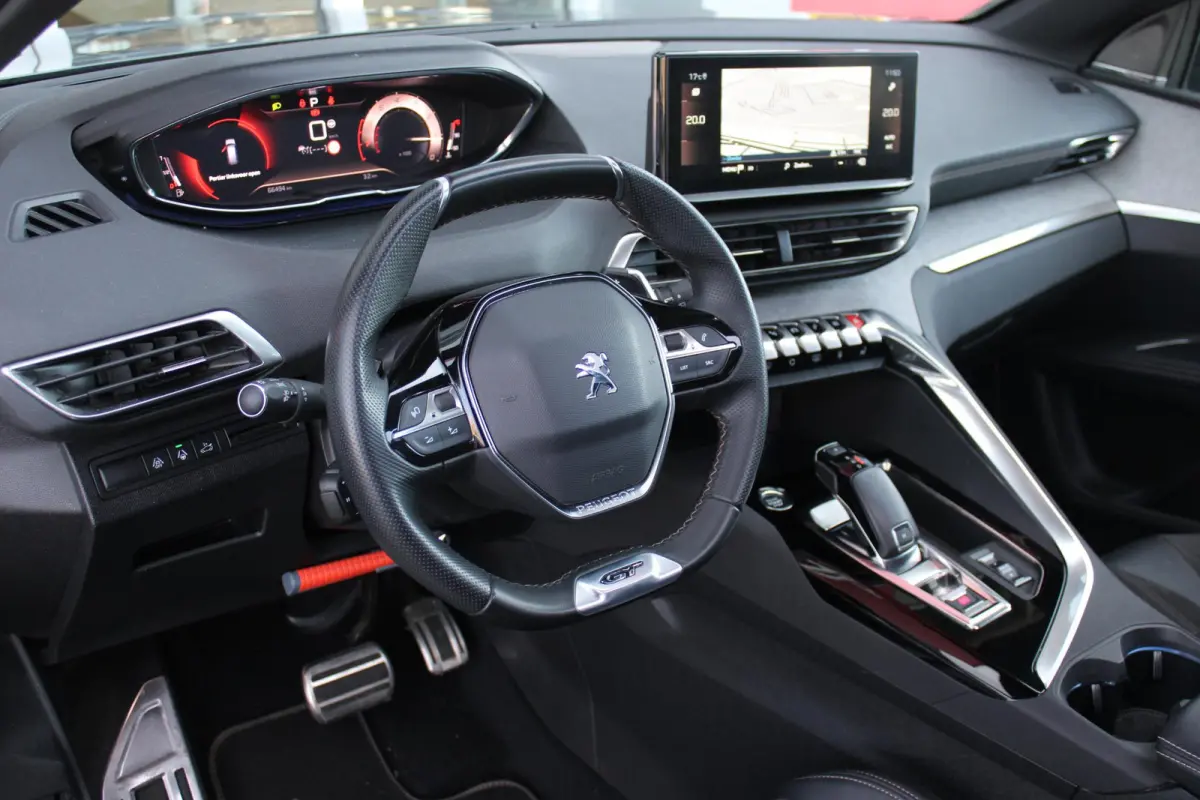 1.2 130PK AUTOMAAT GT PACK BUSINESS | PANORAMISCH SCHUIF/KANTEL DAK | AFNEEMBARE TREKHAAK | ALCANTARA BEKLEDING | FULL LED KOPLAMPEN | FOCAL AUDIO SYSTEM | 19" LICHTMETALEN VELGEN | CLIMATE 