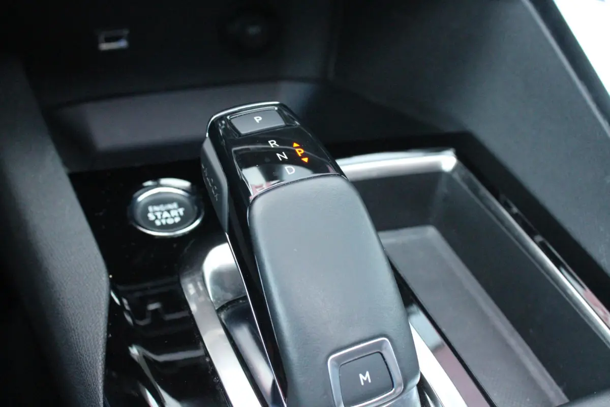 1.2 130PK AUTOMAAT GT PACK BUSINESS | PANORAMISCH SCHUIF/KANTEL DAK | AFNEEMBARE TREKHAAK | ALCANTARA BEKLEDING | FULL LED KOPLAMPEN | FOCAL AUDIO SYSTEM | 19" LICHTMETALEN VELGEN | CLIMATE 
