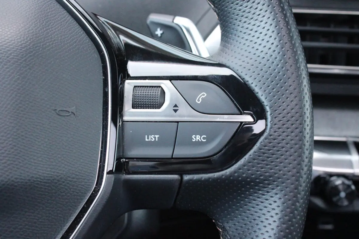 1.2 130PK AUTOMAAT GT PACK BUSINESS | PANORAMISCH SCHUIF/KANTEL DAK | AFNEEMBARE TREKHAAK | ALCANTARA BEKLEDING | FULL LED KOPLAMPEN | FOCAL AUDIO SYSTEM | 19" LICHTMETALEN VELGEN | CLIMATE 