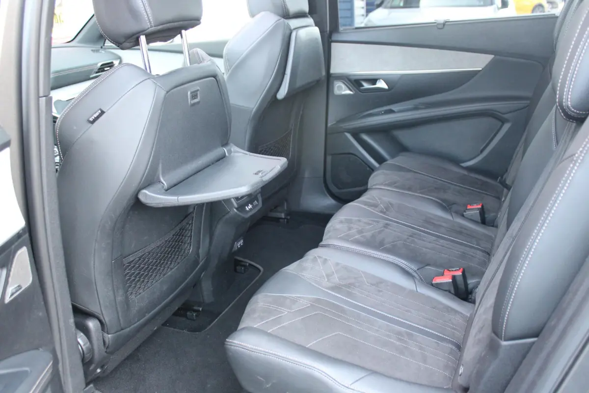 1.2 130PK AUTOMAAT GT PACK BUSINESS | PANORAMISCH SCHUIF/KANTEL DAK | AFNEEMBARE TREKHAAK | ALCANTARA BEKLEDING | FULL LED KOPLAMPEN | FOCAL AUDIO SYSTEM | 19" LICHTMETALEN VELGEN | CLIMATE 