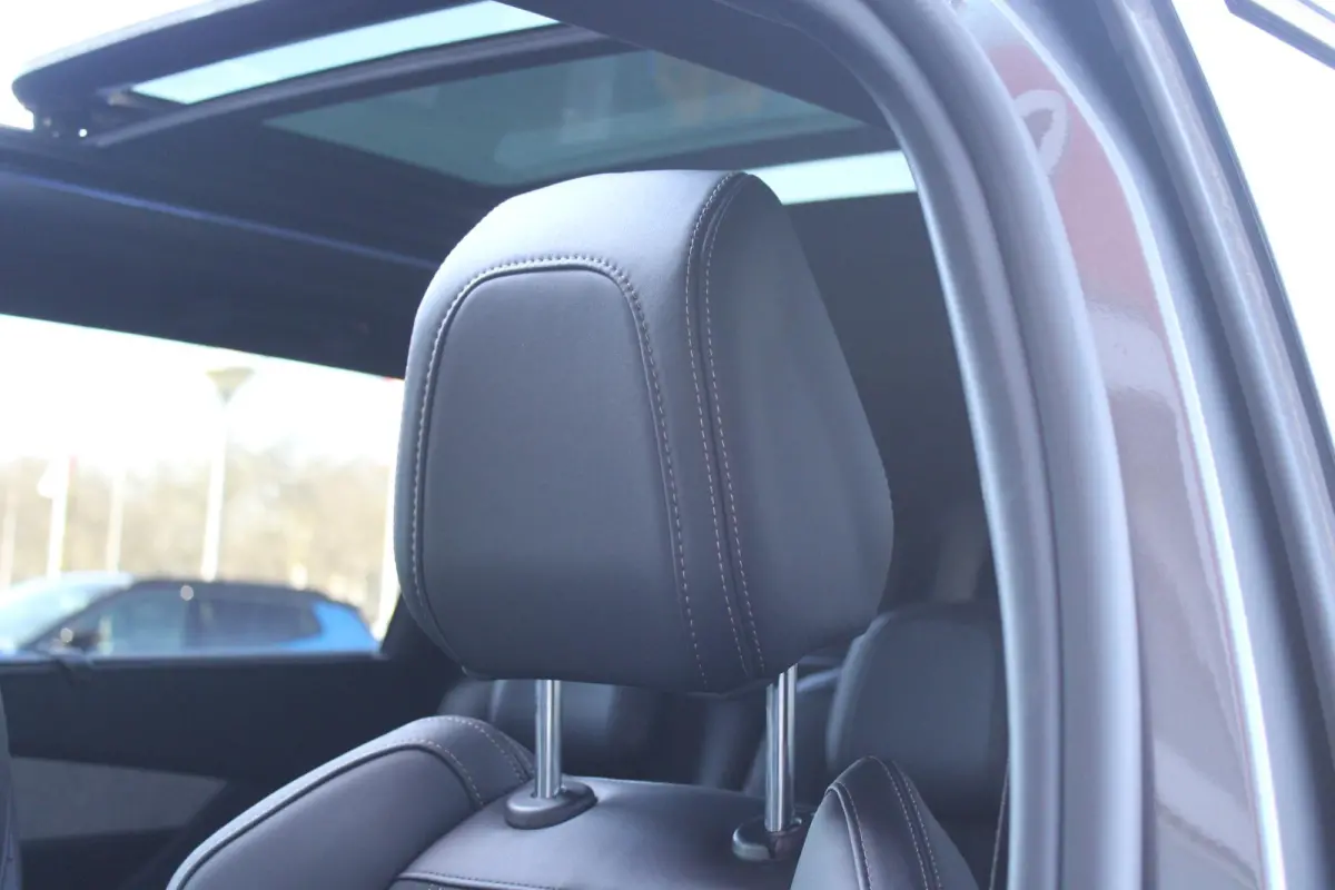 1.2 130PK AUTOMAAT GT PACK BUSINESS | PANORAMISCH SCHUIF/KANTEL DAK | AFNEEMBARE TREKHAAK | ALCANTARA BEKLEDING | FULL LED KOPLAMPEN | FOCAL AUDIO SYSTEM | 19" LICHTMETALEN VELGEN | CLIMATE 