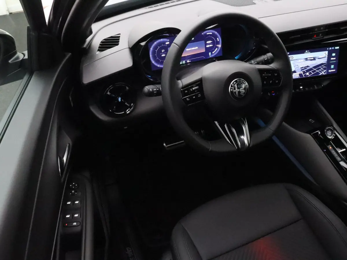 Elettrica Speciale 54 kWh | Navigatie | Parkeersensoren | Camera | Stoelverwarming | Warmtepomp | LMV 18"|