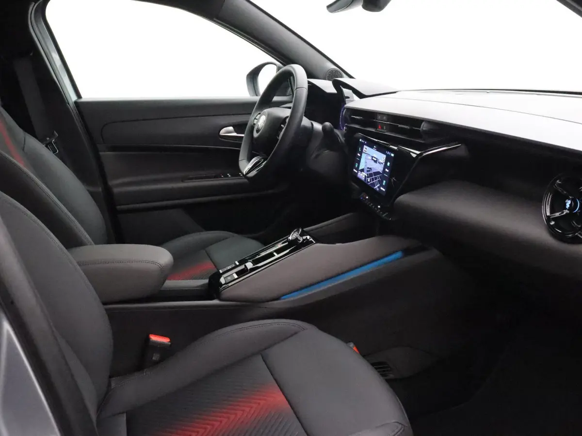 Elettrica Speciale 54 kWh | Navigatie | Parkeersensoren | Camera | Stoelverwarming | Warmtepomp | LMV 18"|
