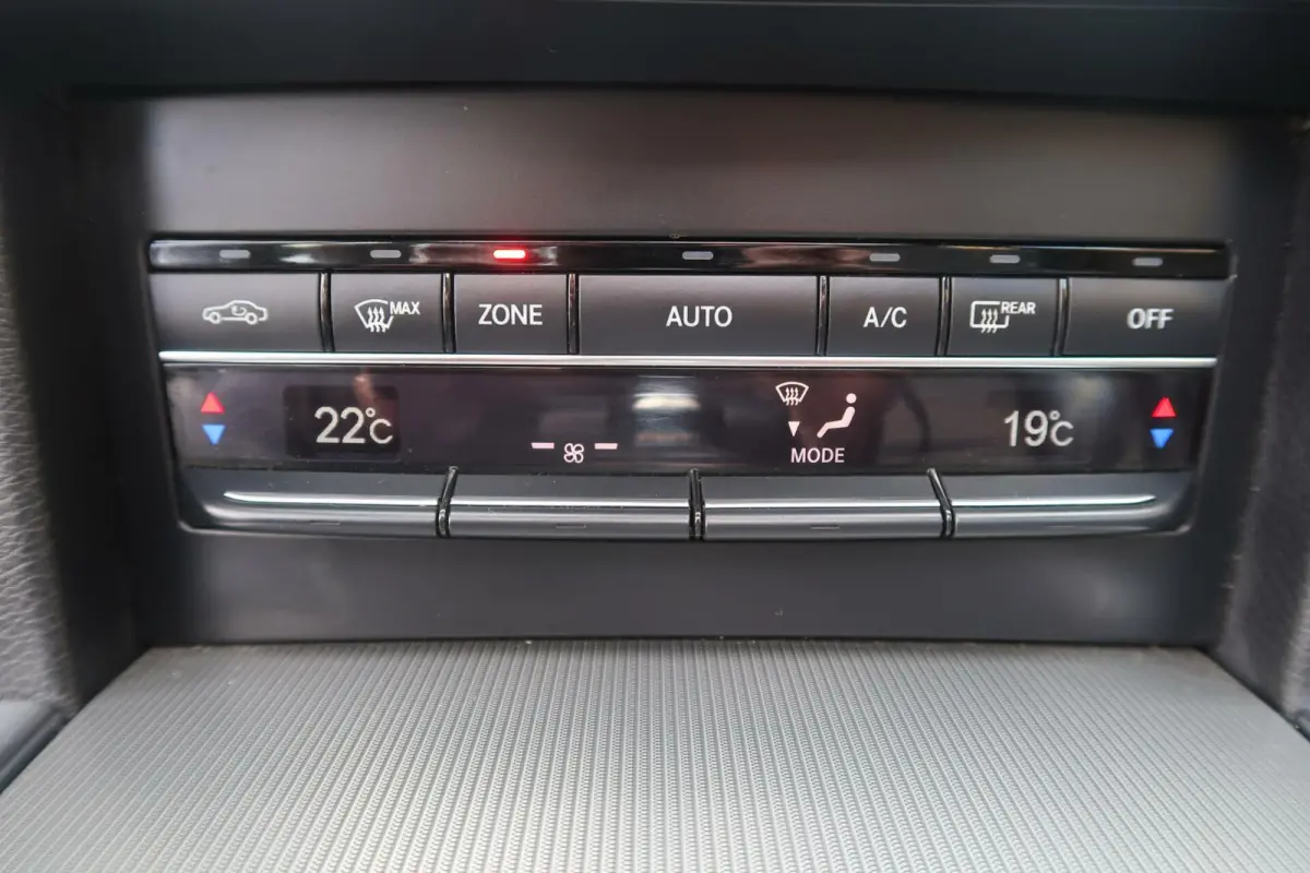 200 Aut FACELIFT|PANORAMADAK|TREKHAAK|SPORT PAKKET|LED|NAVIGATIE|ORIGINEEL NEDERLANDS