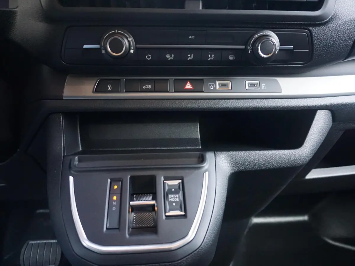 Electric L2 75 kWh | 8 jaar garantie | e-PTO 400V | navigatie incl. Apple Carplay | camera | rijklaarprijs