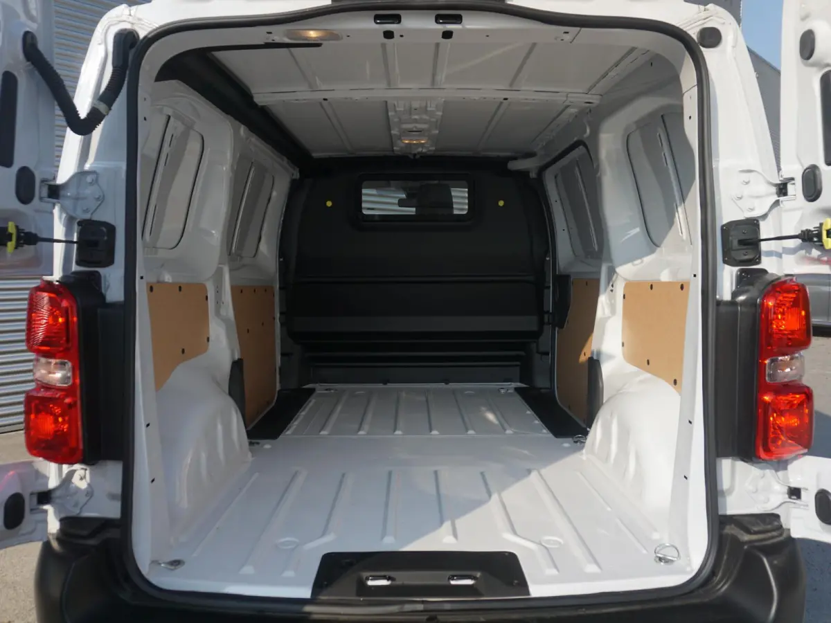 Electric L2 75 kWh | 8 jaar garantie | e-PTO 400V | navigatie incl. Apple Carplay | camera | rijklaarprijs