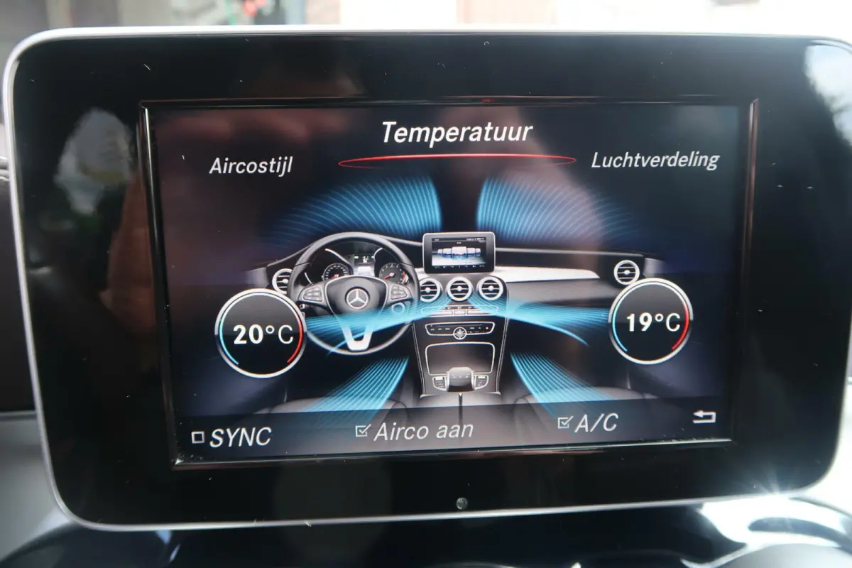 300 4MATIC AMG|SCHUIFDAK|TREKHAAK|BURMESTER|SFEER VERLICHTING|CAMERA|DEALER ONDERHOUDEN