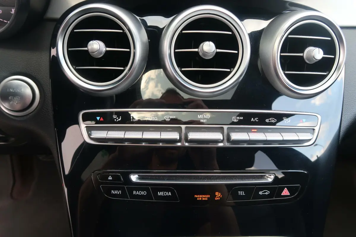 300 4MATIC AMG|SCHUIFDAK|TREKHAAK|BURMESTER|SFEER VERLICHTING|CAMERA|DEALER ONDERHOUDEN