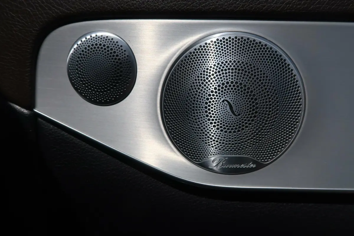300 4MATIC AMG|SCHUIFDAK|TREKHAAK|BURMESTER|SFEER VERLICHTING|CAMERA|DEALER ONDERHOUDEN