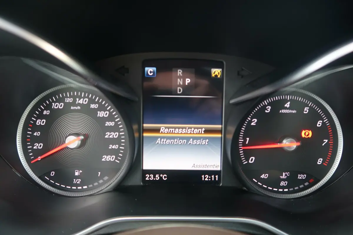300 4MATIC AMG|SCHUIFDAK|TREKHAAK|BURMESTER|SFEER VERLICHTING|CAMERA|DEALER ONDERHOUDEN