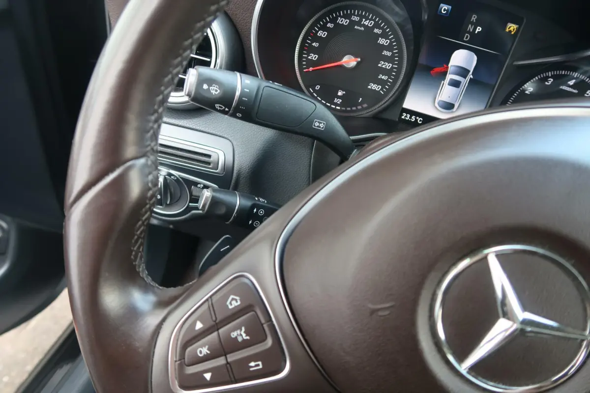 300 4MATIC AMG|SCHUIFDAK|TREKHAAK|BURMESTER|SFEER VERLICHTING|CAMERA|DEALER ONDERHOUDEN