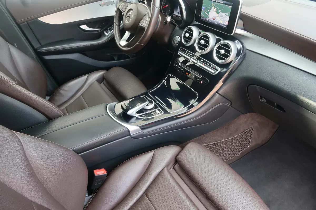 300 4MATIC AMG|SCHUIFDAK|TREKHAAK|BURMESTER|SFEER VERLICHTING|CAMERA|DEALER ONDERHOUDEN