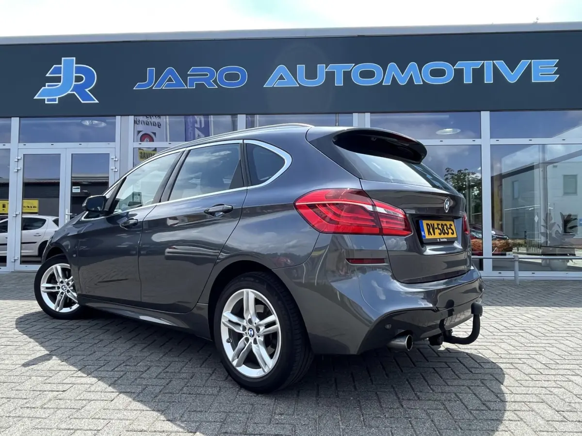 220i High Executive | M-Sport | HUD | Automaat | Trekhaak afneembaar 1.500 kg | NAP | 1e eigenaar