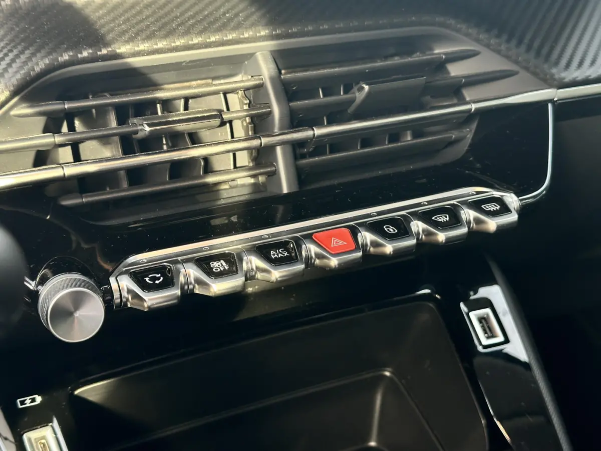 EV Active 50 kWh Apple carplay