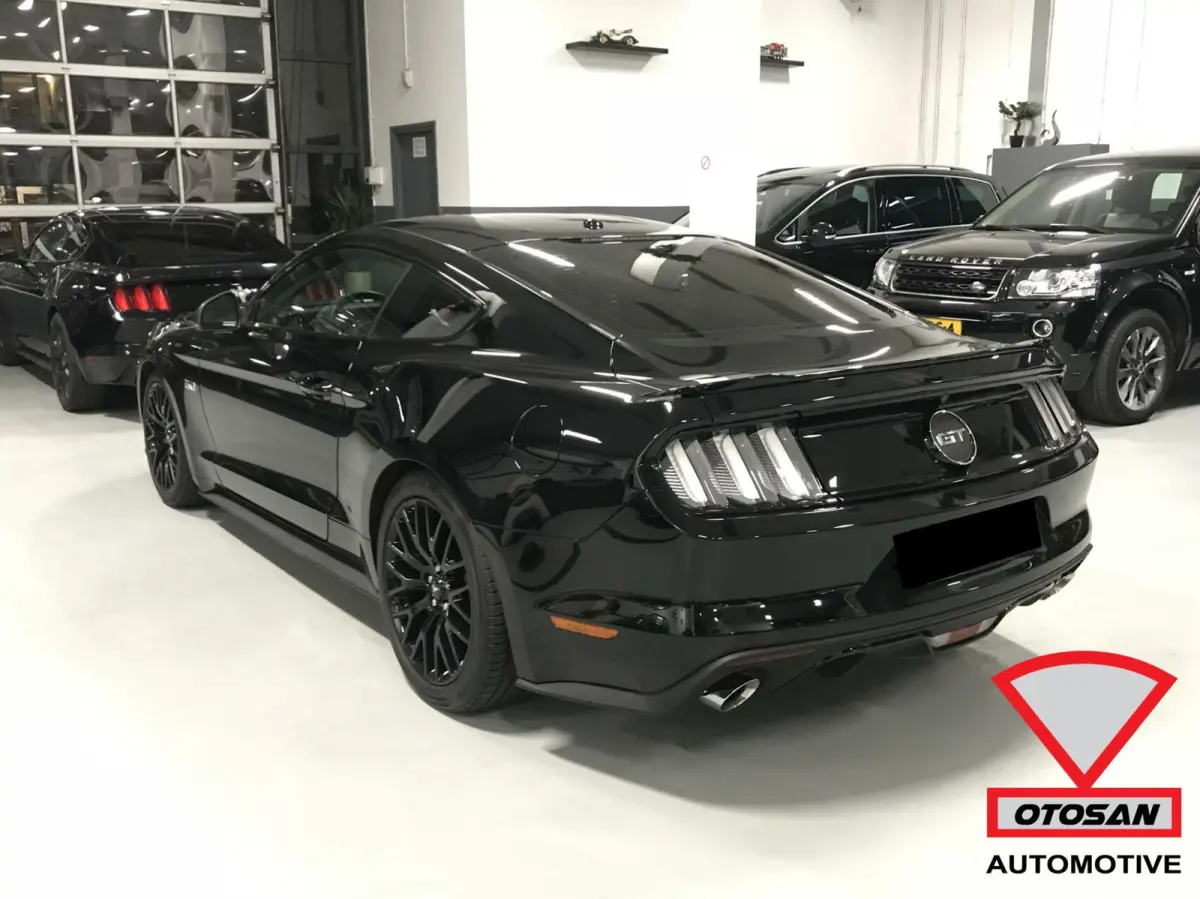 5.0 V8 Zwart Automaat