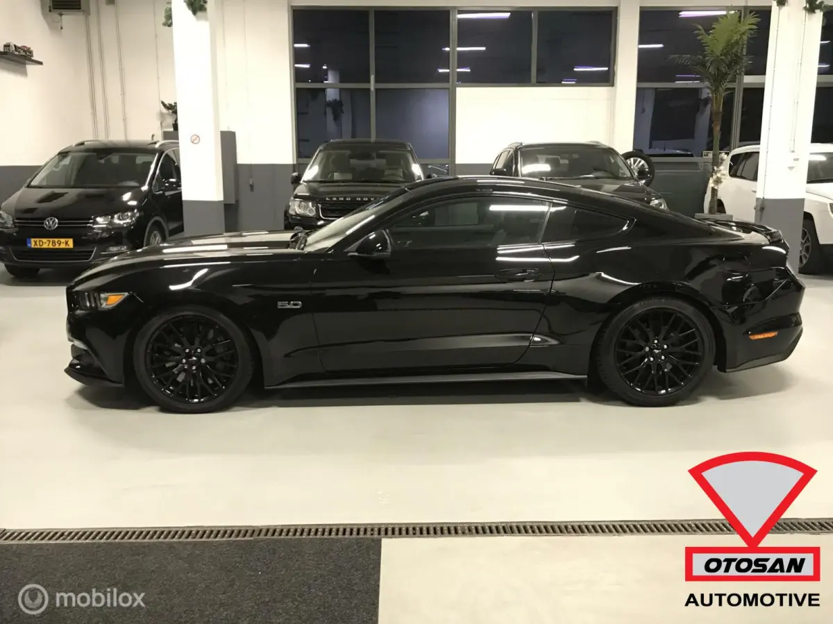 5.0 V8 Zwart Automaat
