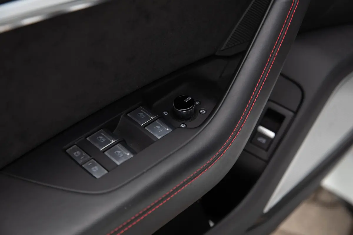 4.0 TFSI Quattro , B&O Advanced, Nachtzicht, 4-wielsturing, Head-up display, Trekhaak, Laser