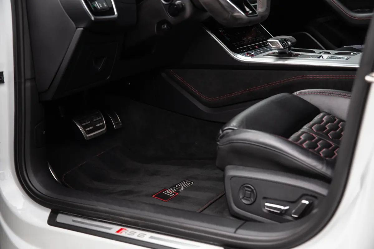 4.0 TFSI Quattro , B&O Advanced, Nachtzicht, 4-wielsturing, Head-up display, Trekhaak, Laser