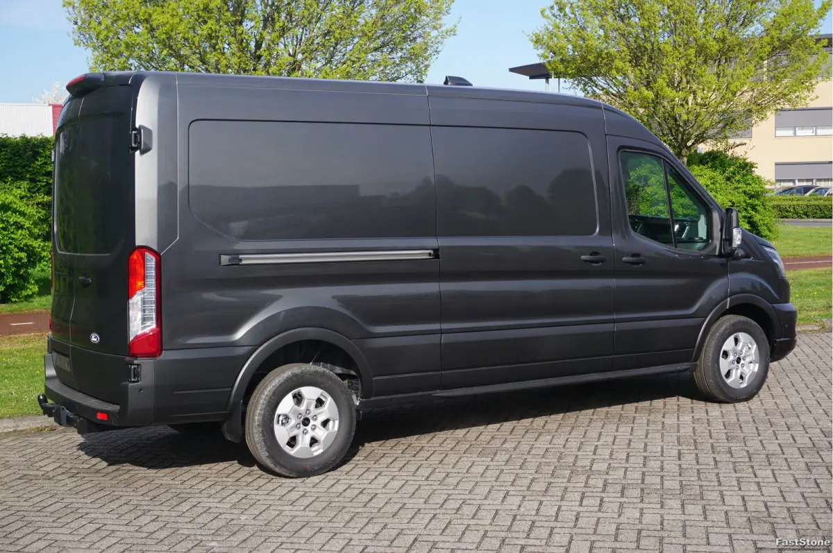 350L L3H2 Limited AUT-8 165PK BPM VRIJ Navi, Adap. Cruise, 360° Cam, Trekhaak, Xenon!! NR. 330