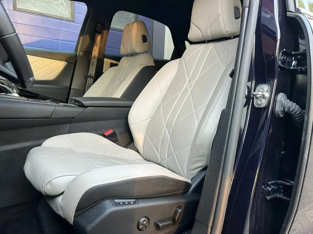E-Tense 4x4 Grand Chic PHEV 300 PK Luxe !