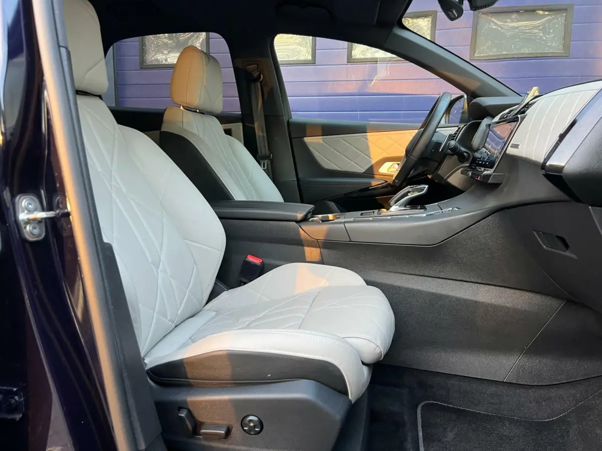 E-Tense 4x4 Grand Chic PHEV 300 PK Luxe !