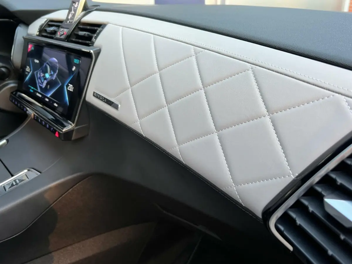 E-Tense 4x4 Grand Chic PHEV 300 PK Luxe !