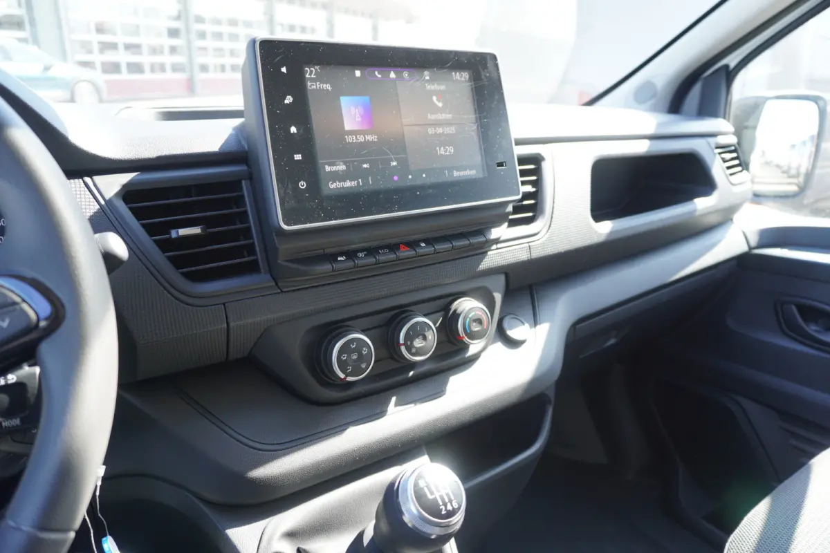 2.0 Blue dCi 130PK T29 L2H1 Dubbelcabine Nr. V017 | Airco |  Apple CP/Android auto | trekhaak