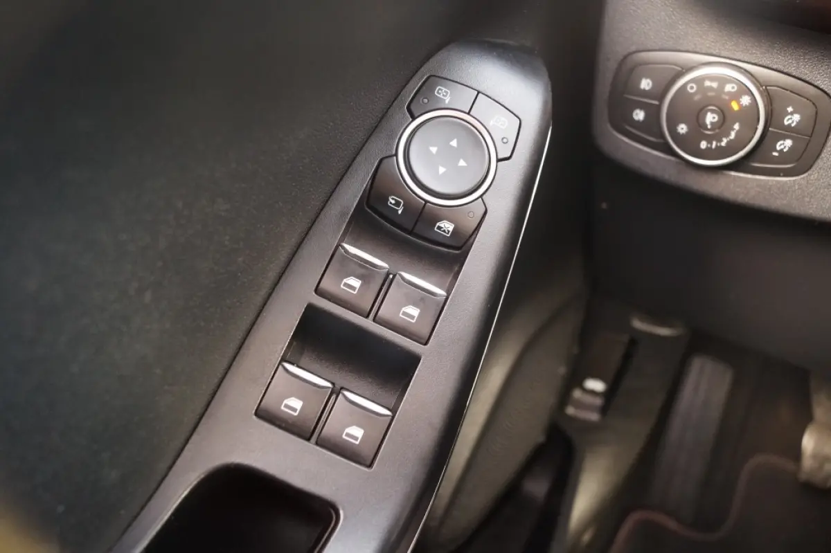1.0 Ecoboost 124pk ST-Line -NAVI-AIRCO-PDC-