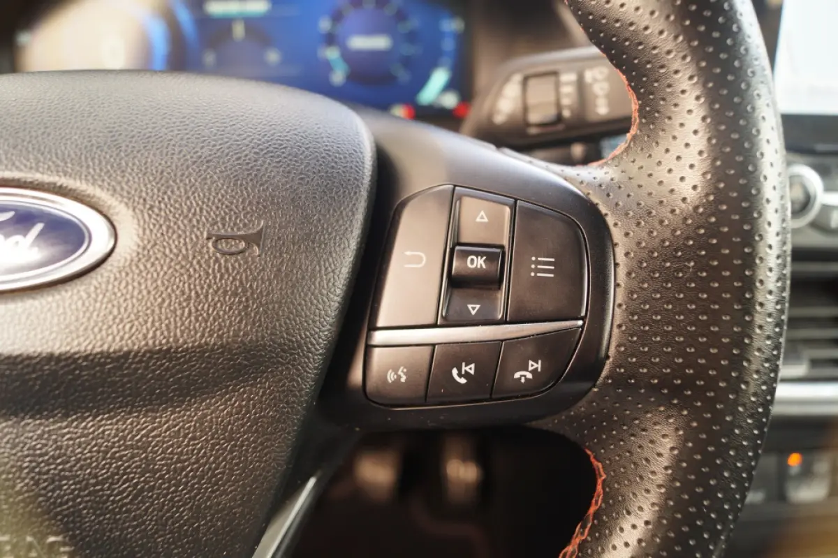 1.0 Ecoboost 124pk ST-Line -NAVI-AIRCO-PDC-