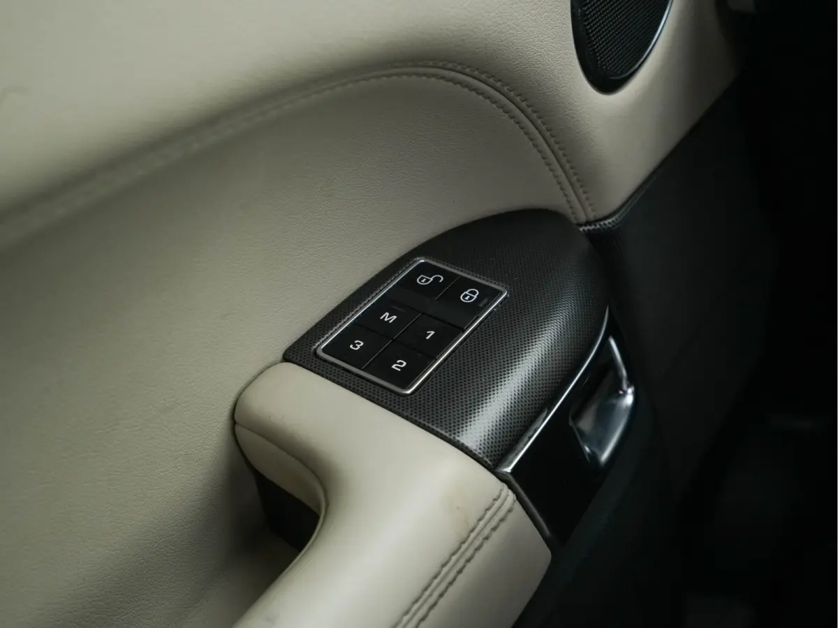3.0 SDV6 HEV Autobiography Dynamic AWD Aut. *PANO | LEATHER | BI-XENON | TOPVIEW | BLINDSPOT | MEMORY-PACK | NAVI-FULLMAP | CRUISE | SPORT-SEATS | DIGI-COCKPIT | LANE-ASSIST | TOWBAR |  21"A