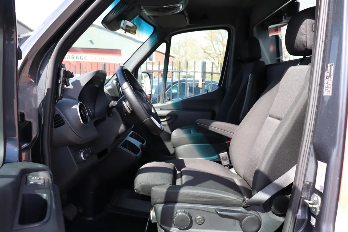 519 1.9 CDI L3 Tijhof | OPRIJWAGEN | Luchtvering | Lier | Trekhaak | Breed Navi | CarPlay | Geveerde Stoel
