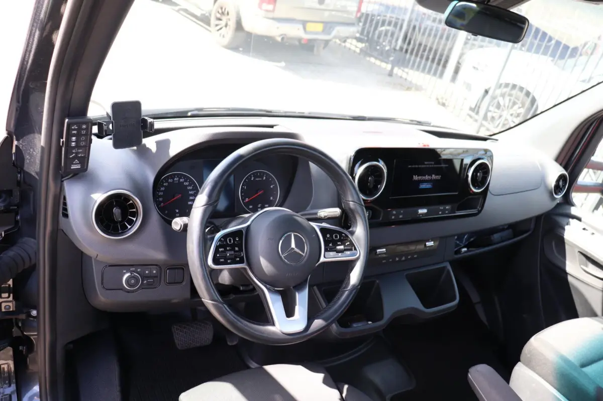 519 1.9 CDI L3 Tijhof | OPRIJWAGEN | Luchtvering | Lier | Trekhaak | Breed Navi | CarPlay | Geveerde Stoel